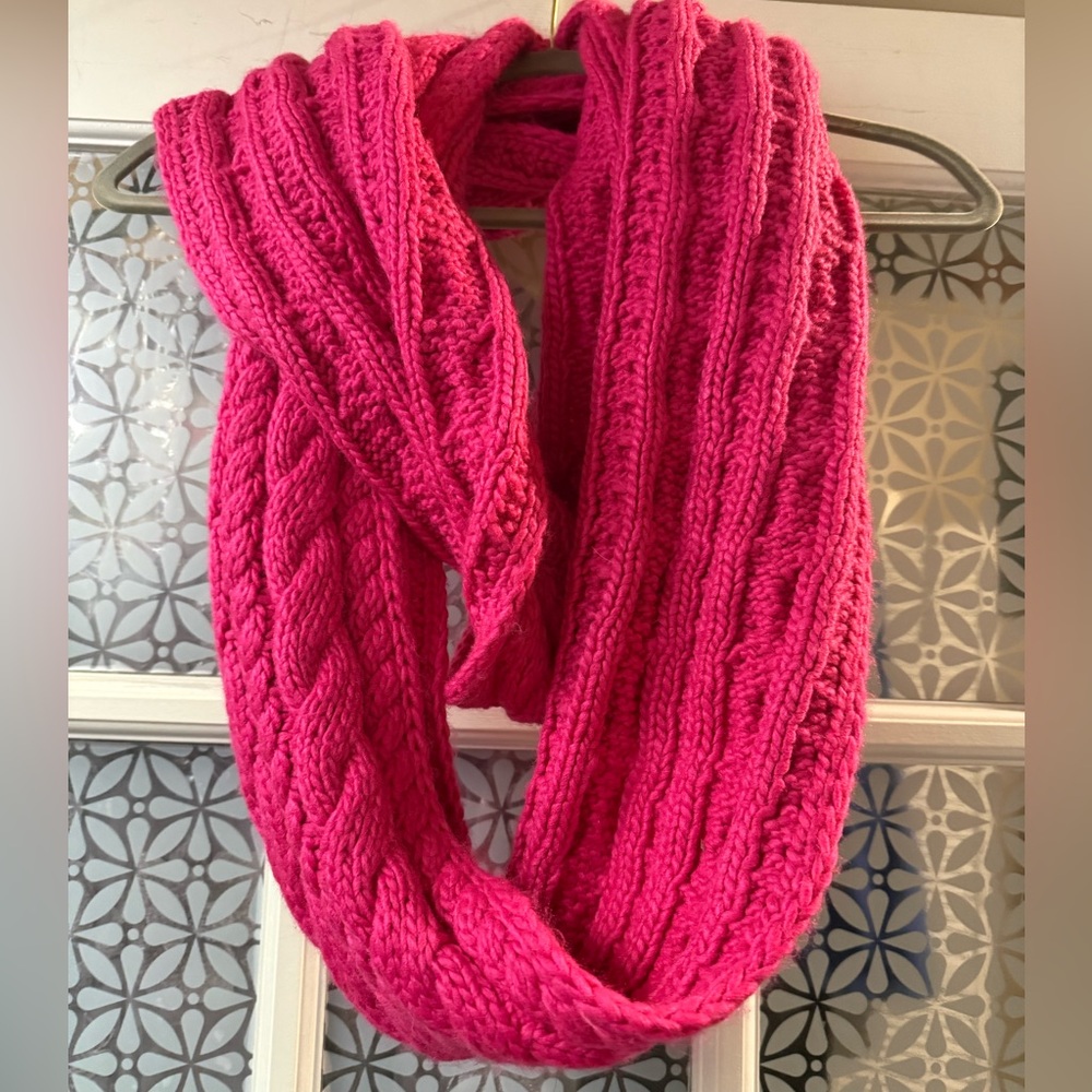 Michael Kors Chunky Cable Knit Hot Electric Pink Infinity Scarf NWOT